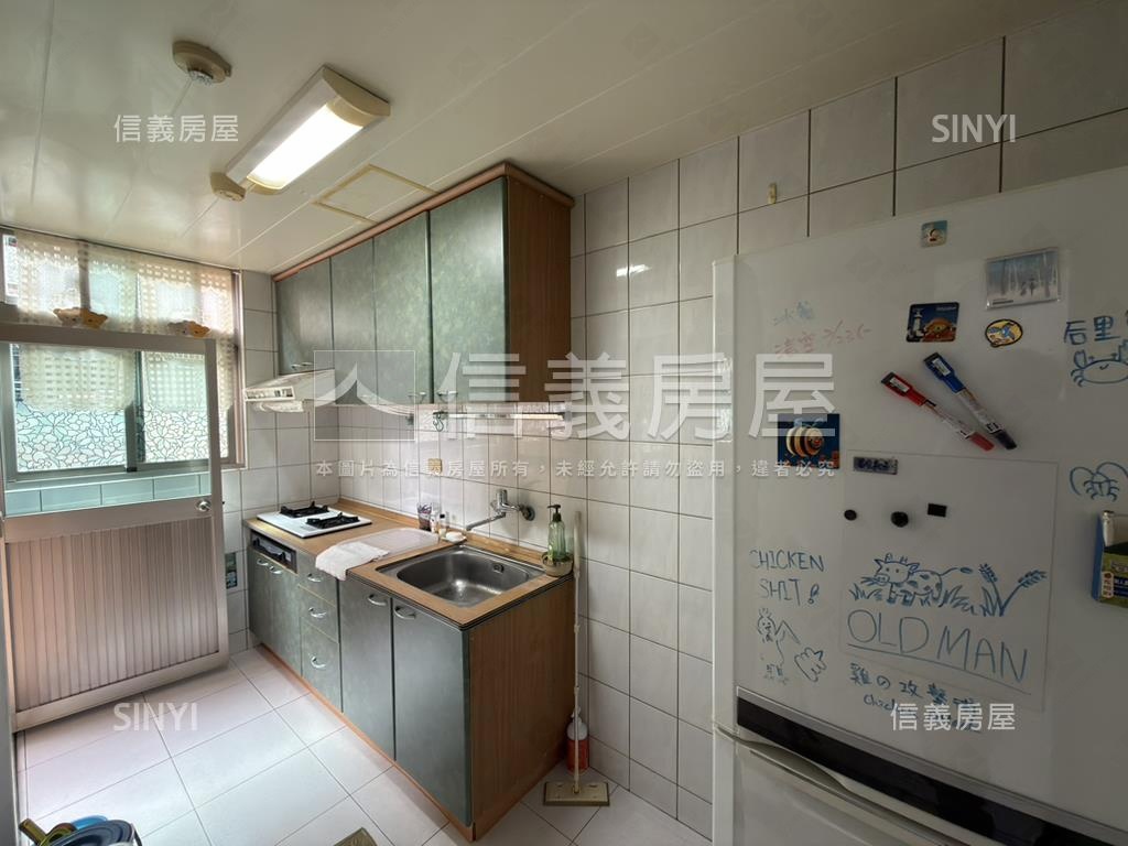 近捷運三民高中理想國三房房屋室內格局與周邊環境