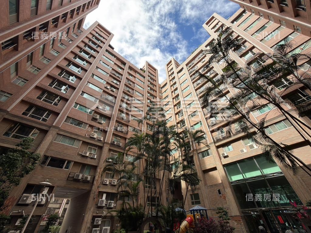 近捷運三民高中理想國三房房屋室內格局與周邊環境