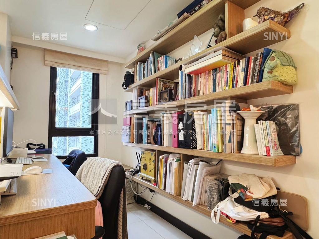文山杜拜三房車位房屋室內格局與周邊環境