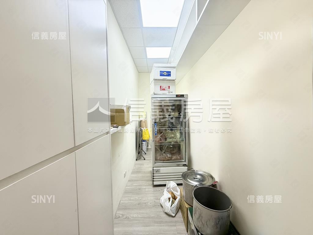 小港面寬約１０米漂亮店面房屋室內格局與周邊環境