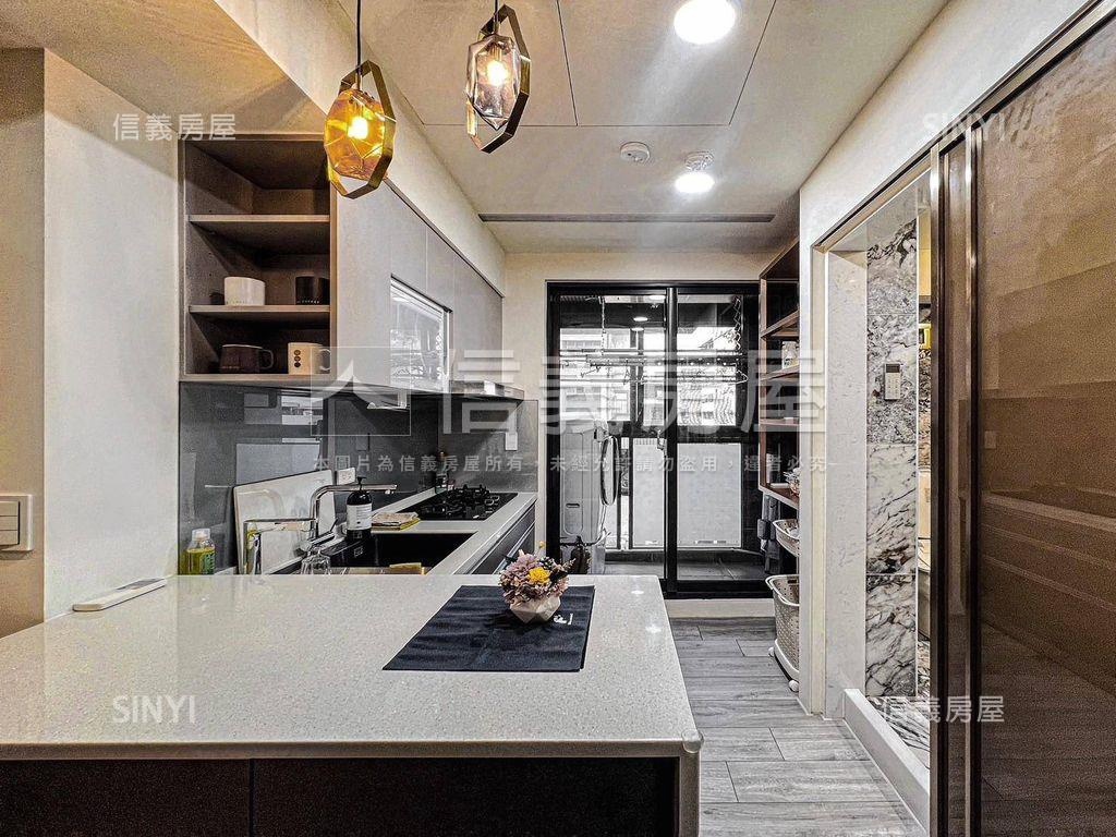 小港面寬約１０米漂亮店面房屋室內格局與周邊環境