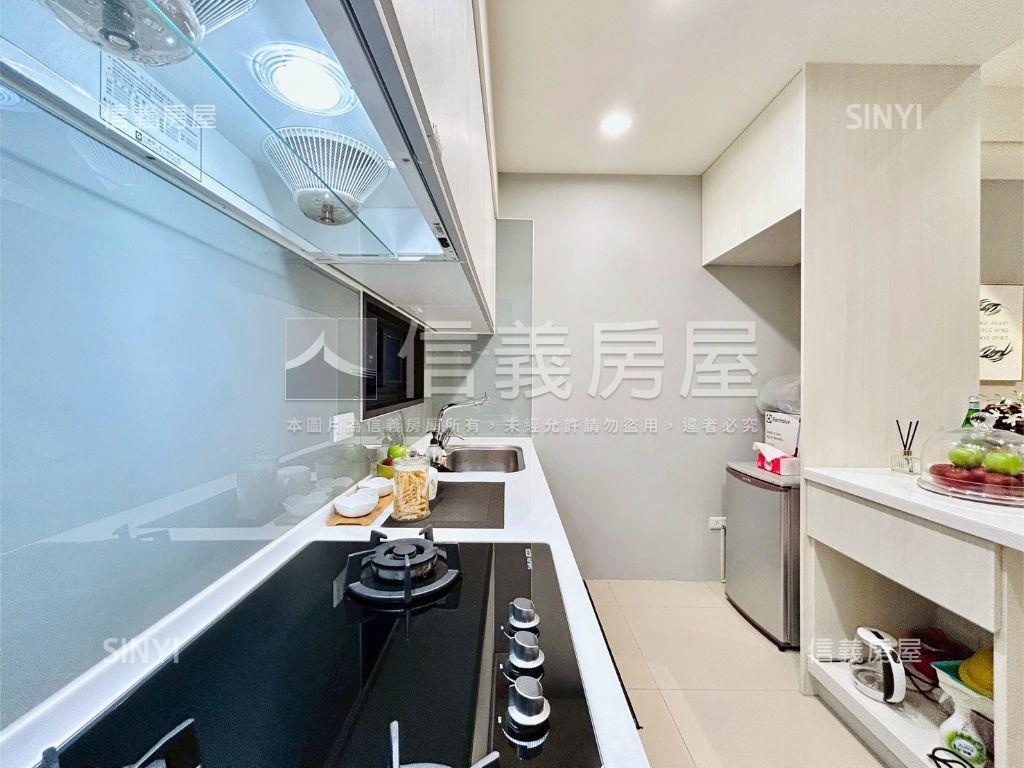 坤悅。美裝潢臨路別墅房屋室內格局與周邊環境