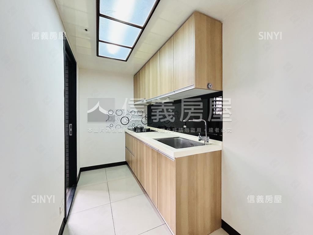鴻築ＯＮＥ．高樓綠景三房房屋室內格局與周邊環境