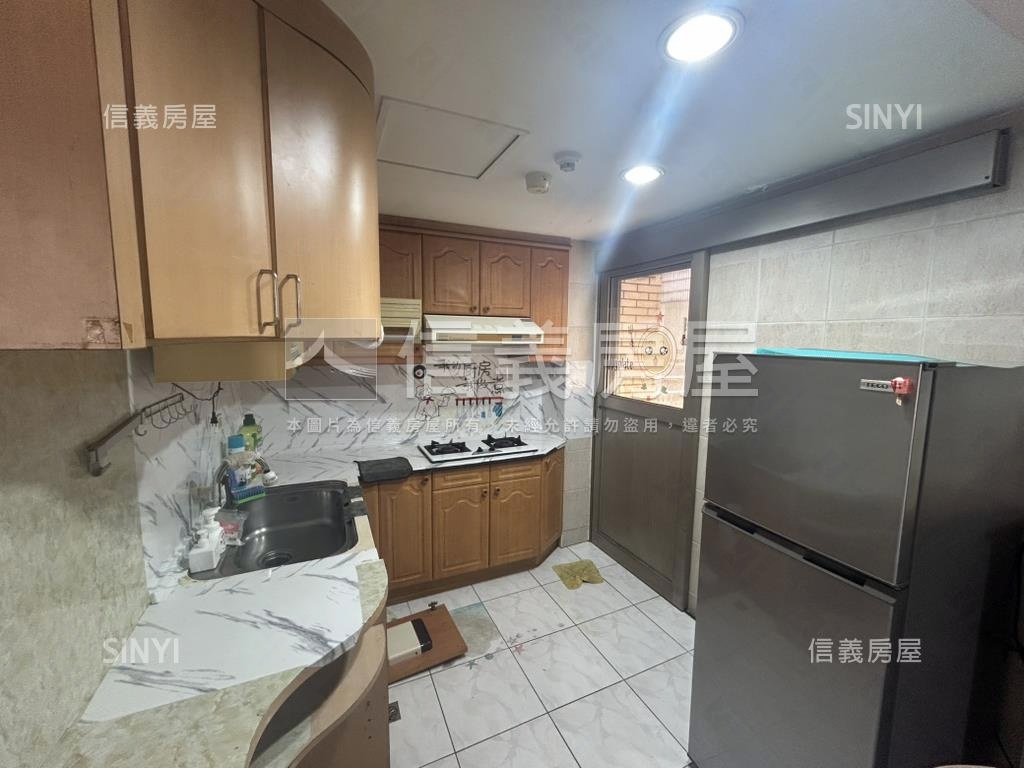 星光市視野三房車位房屋室內格局與周邊環境