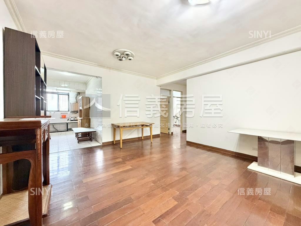 萬板路の天空之城房屋室內格局與周邊環境