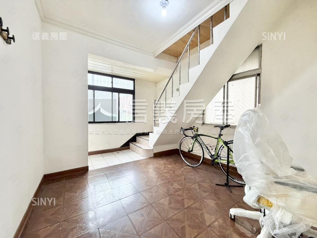 萬板路の天空之城房屋室內格局與周邊環境