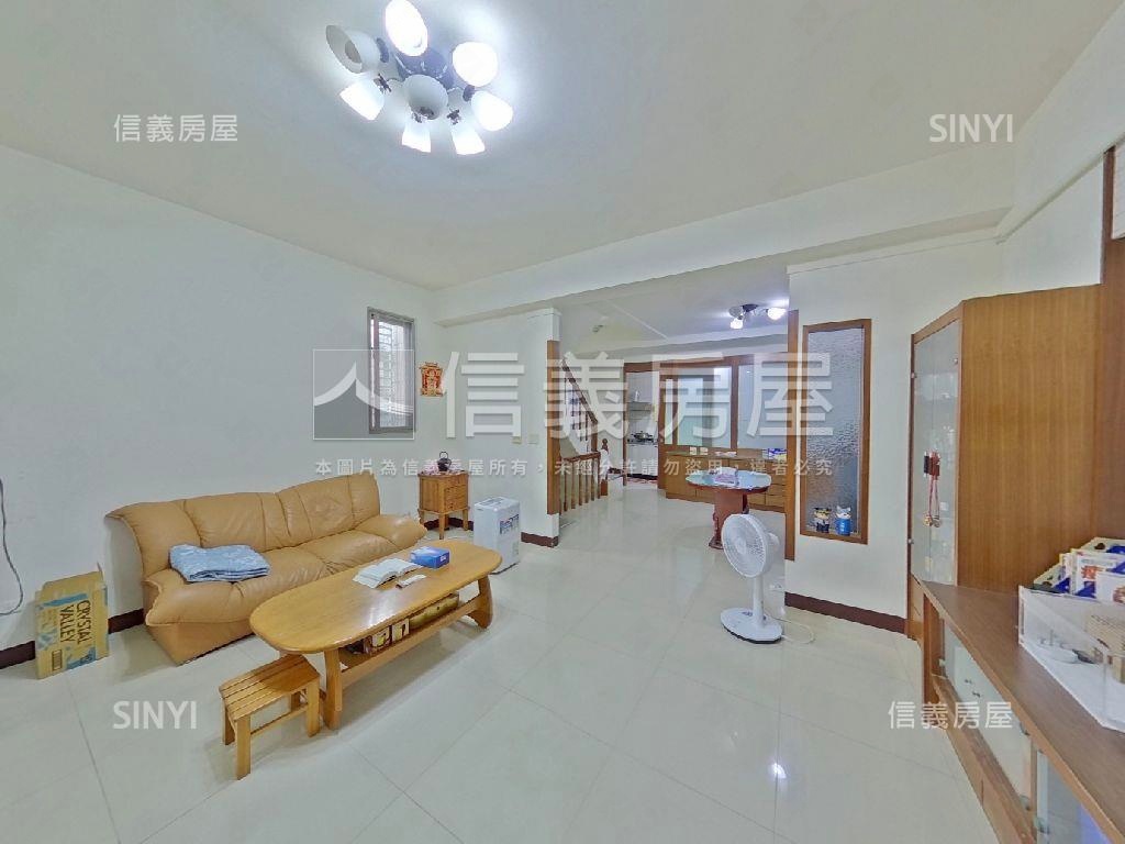 山峰重劃區邊間大面寬別墅房屋室內格局與周邊環境