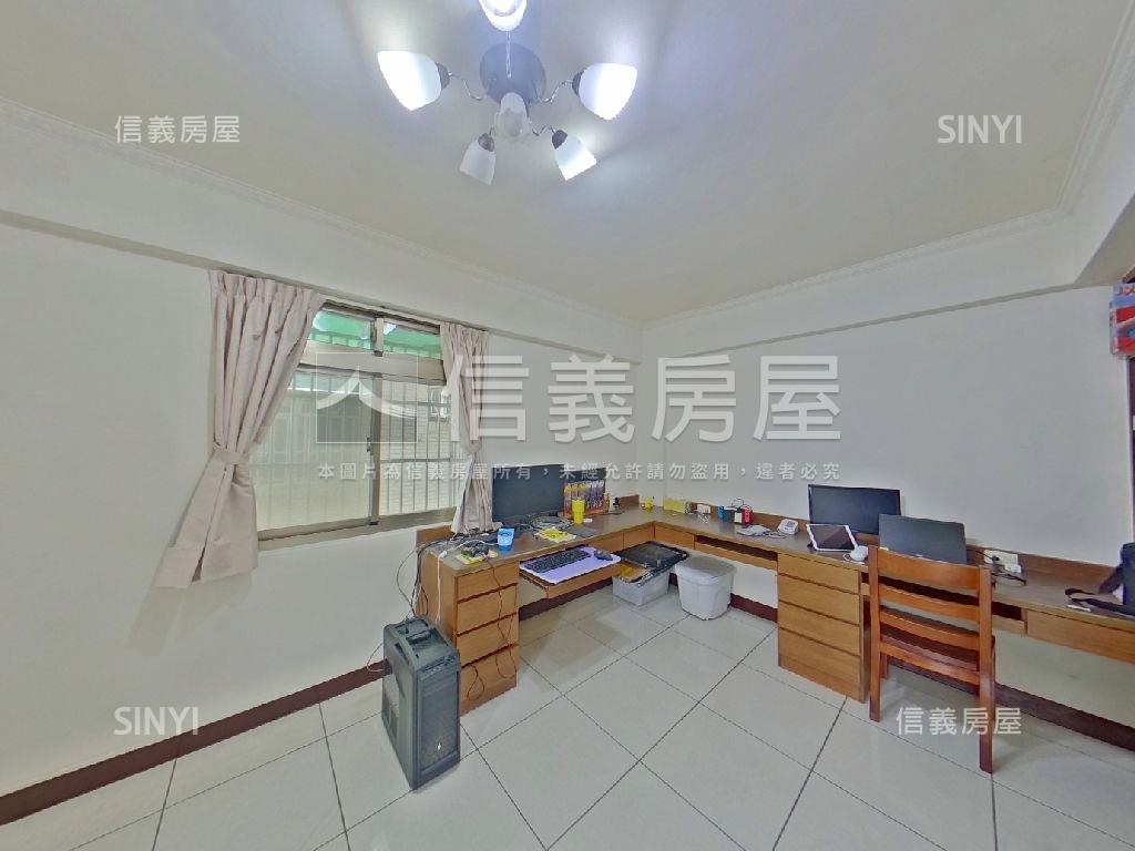 山峰重劃區邊間大面寬別墅房屋室內格局與周邊環境