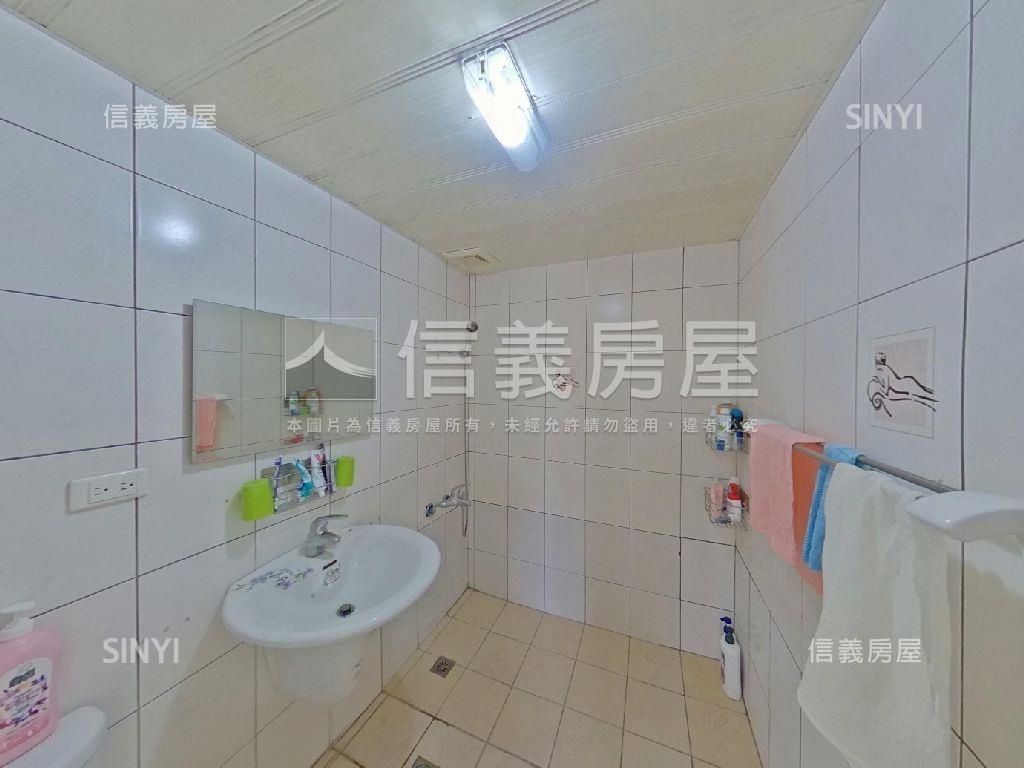 山峰重劃區邊間大面寬別墅房屋室內格局與周邊環境