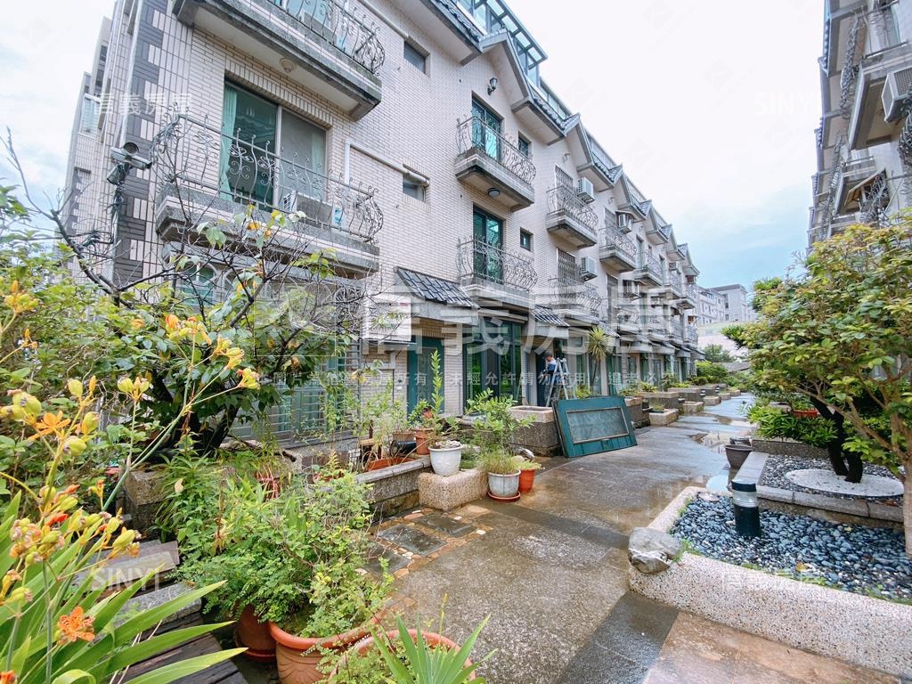 山峰重劃區邊間大面寬別墅房屋室內格局與周邊環境