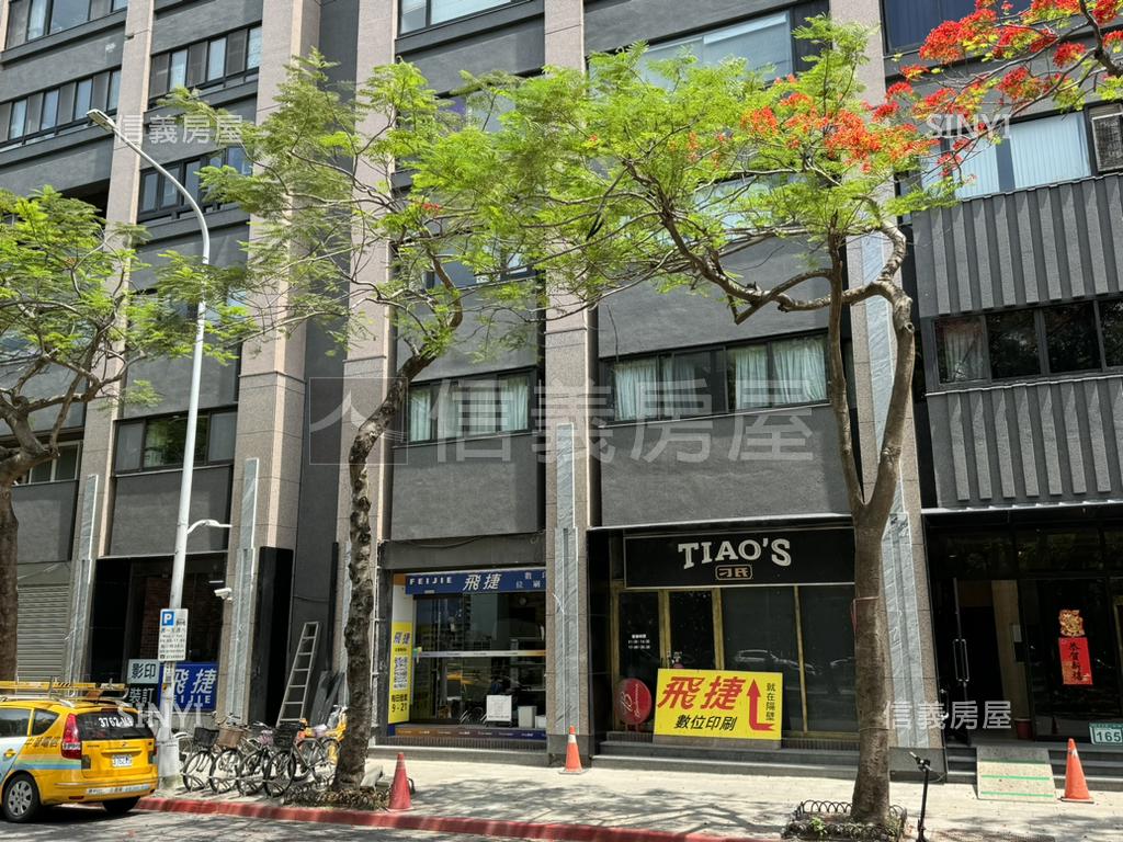 台大龍門文藝面寬金店面房屋室內格局與周邊環境