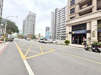 興仁夜市旁金店面３