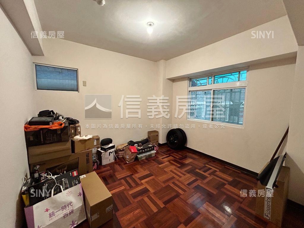 特區五房樓中樓大空間房屋室內格局與周邊環境