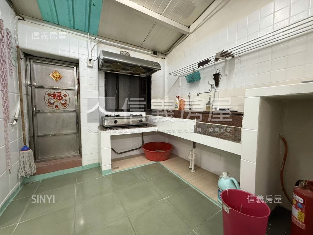 近衛武營活巷低總透天房屋室內格局與周邊環境