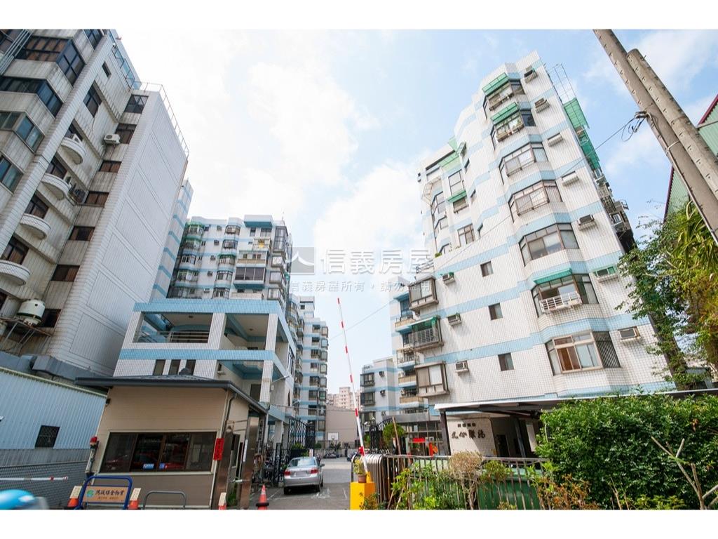 文心捷運／挑高方正大３房房屋室內格局與周邊環境