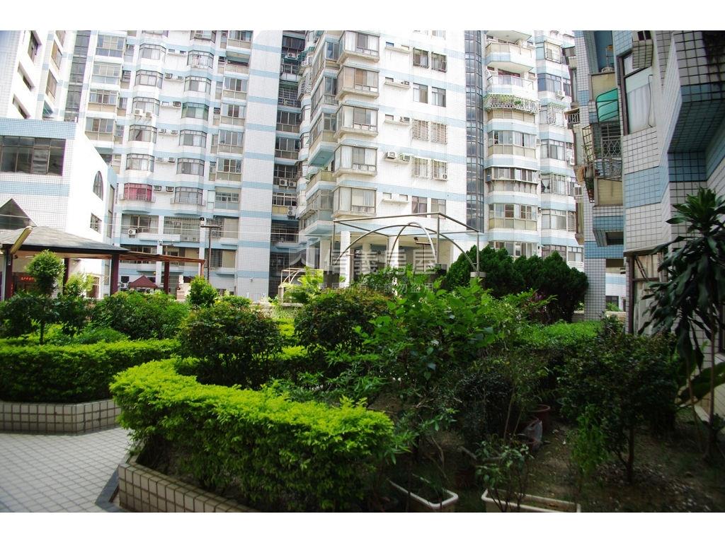 文心捷運／挑高方正大３房房屋室內格局與周邊環境