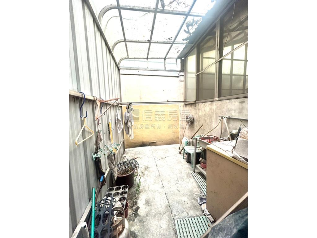 挑高方正一樓附車位房屋室內格局與周邊環境