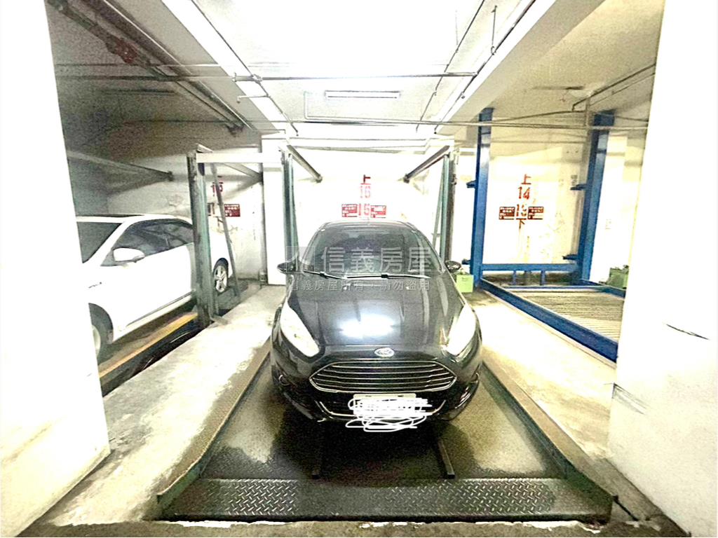 挑高方正一樓附車位房屋室內格局與周邊環境