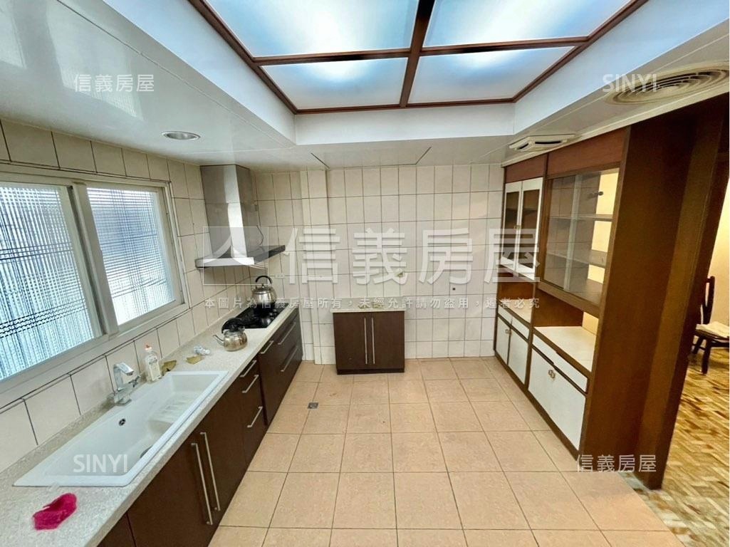 正學士路大透天房屋室內格局與周邊環境