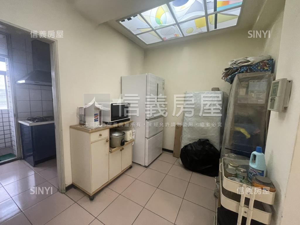 專任－河岸電梯三房車位房屋室內格局與周邊環境