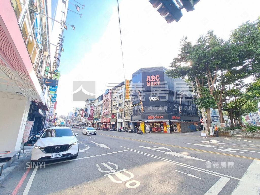 逢甲商圈透天金店面房屋室內格局與周邊環境