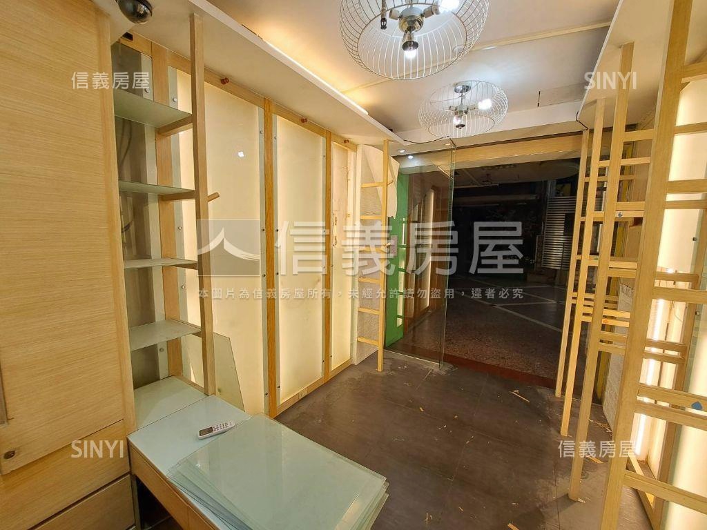 逢甲商圈透天金店面房屋室內格局與周邊環境