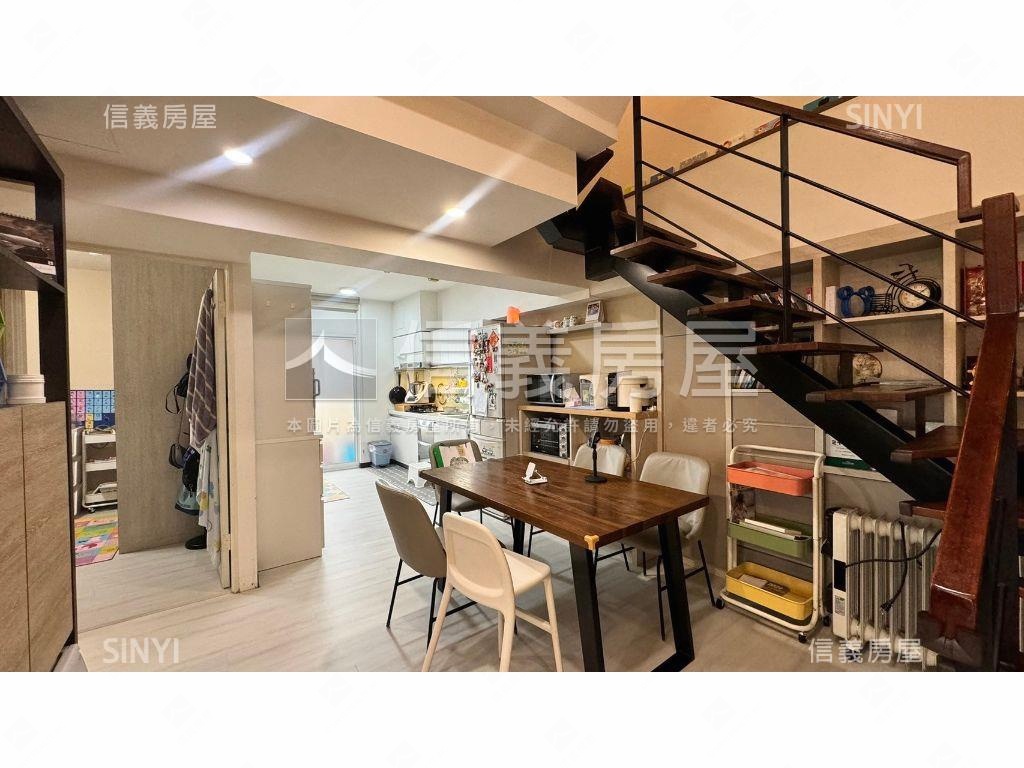 文心威秀樓中樓裝潢附車位房屋室內格局與周邊環境