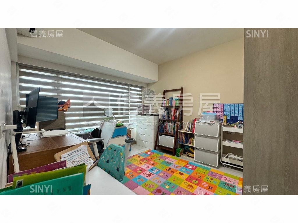 文心威秀樓中樓裝潢附車位房屋室內格局與周邊環境