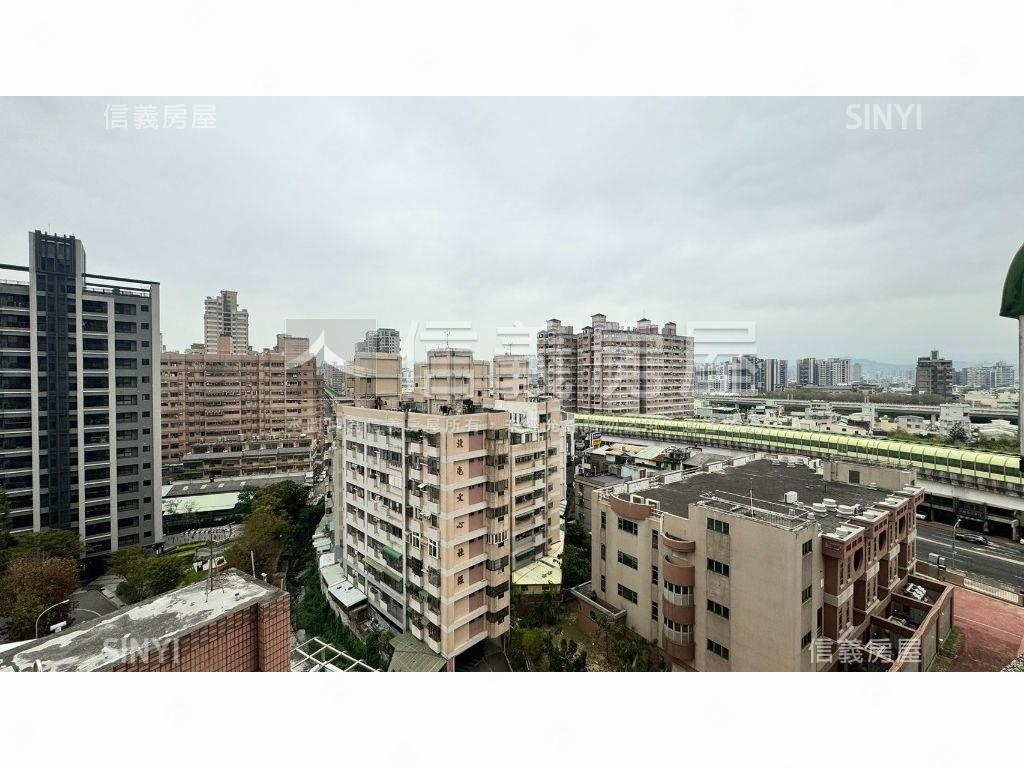 文心威秀樓中樓裝潢附車位房屋室內格局與周邊環境