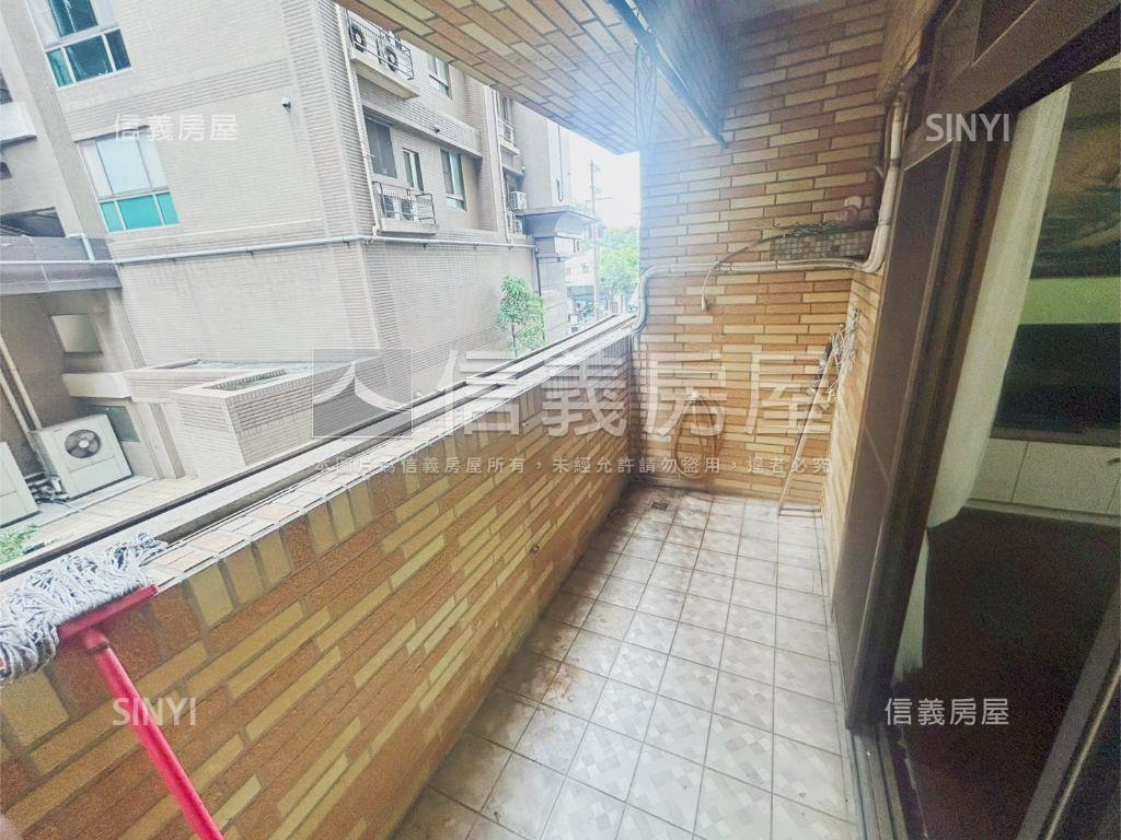 近交流道國中小兩房露台戶房屋室內格局與周邊環境