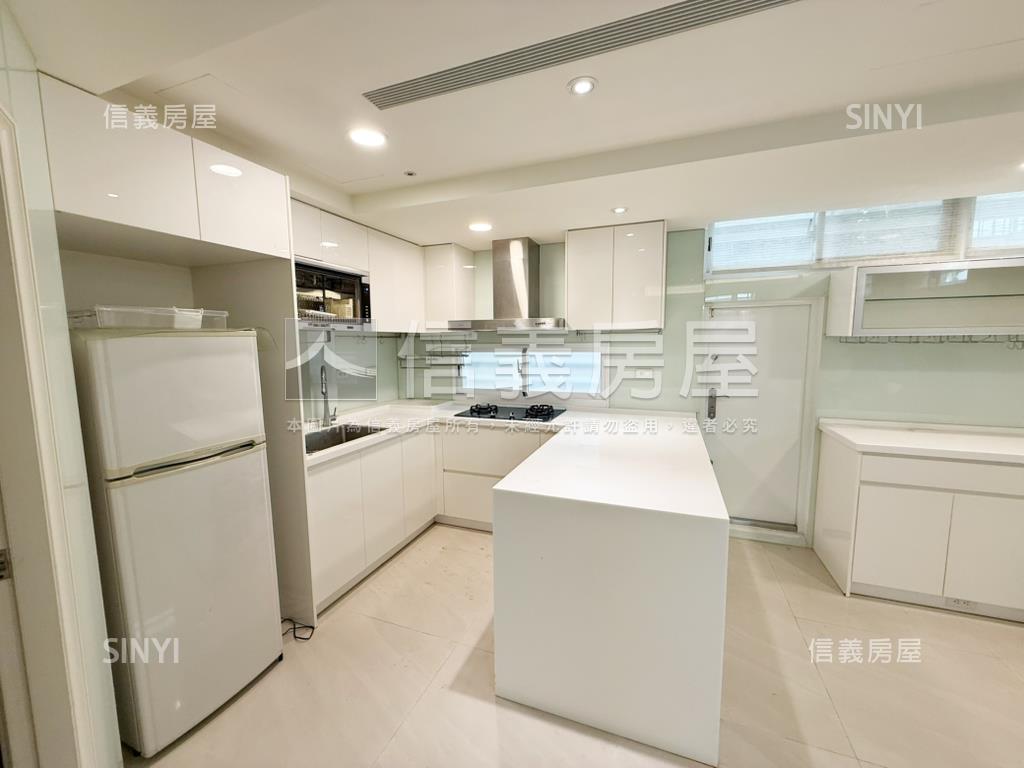 唭哩岸｜邊間日光墅房屋室內格局與周邊環境