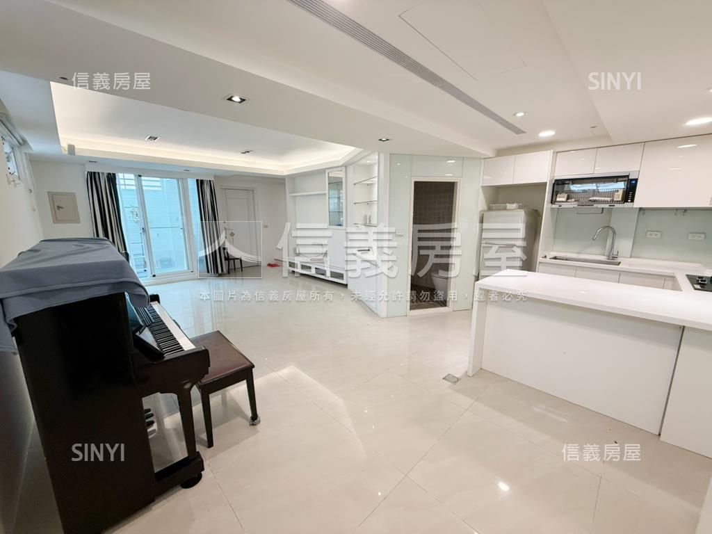 唭哩岸｜邊間日光墅房屋室內格局與周邊環境