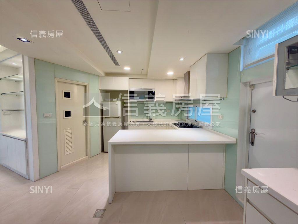 唭哩岸｜邊間日光墅房屋室內格局與周邊環境