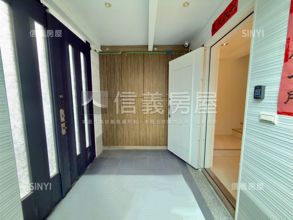 唭哩岸｜邊間日光墅房屋室內格局與周邊環境