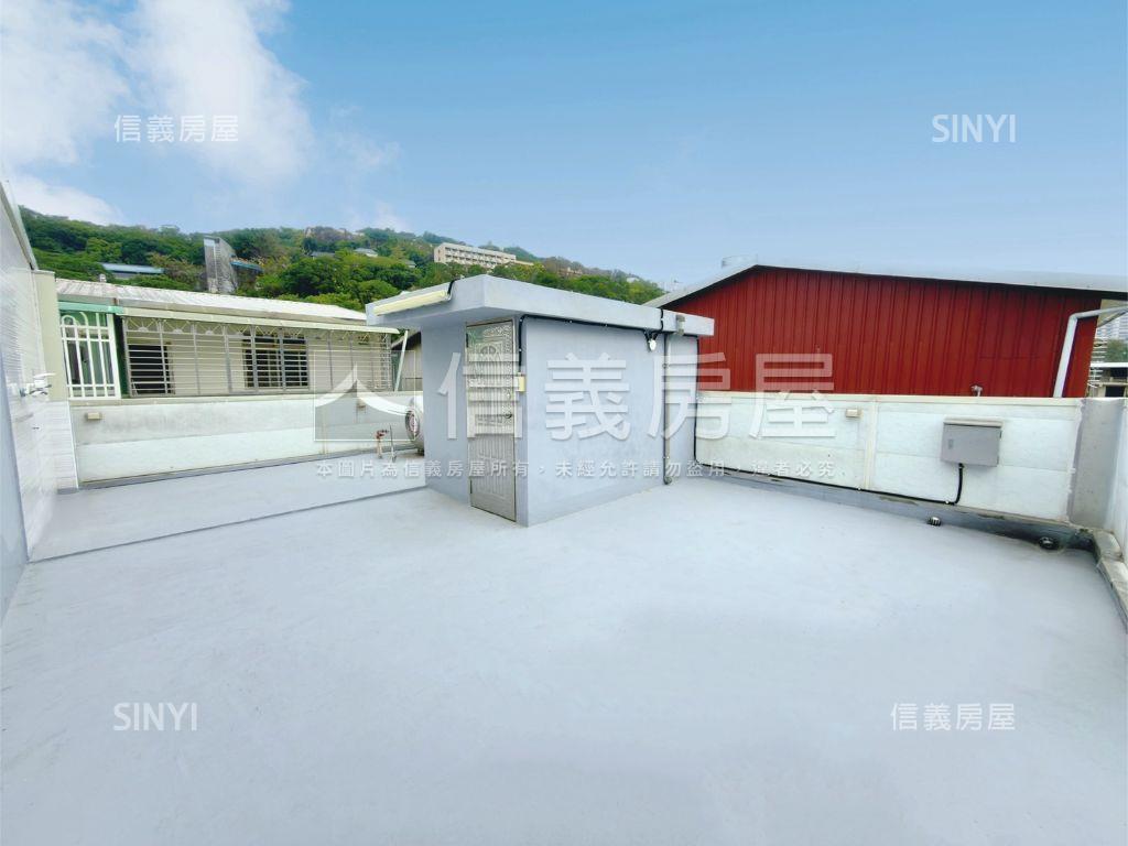唭哩岸｜邊間日光墅房屋室內格局與周邊環境