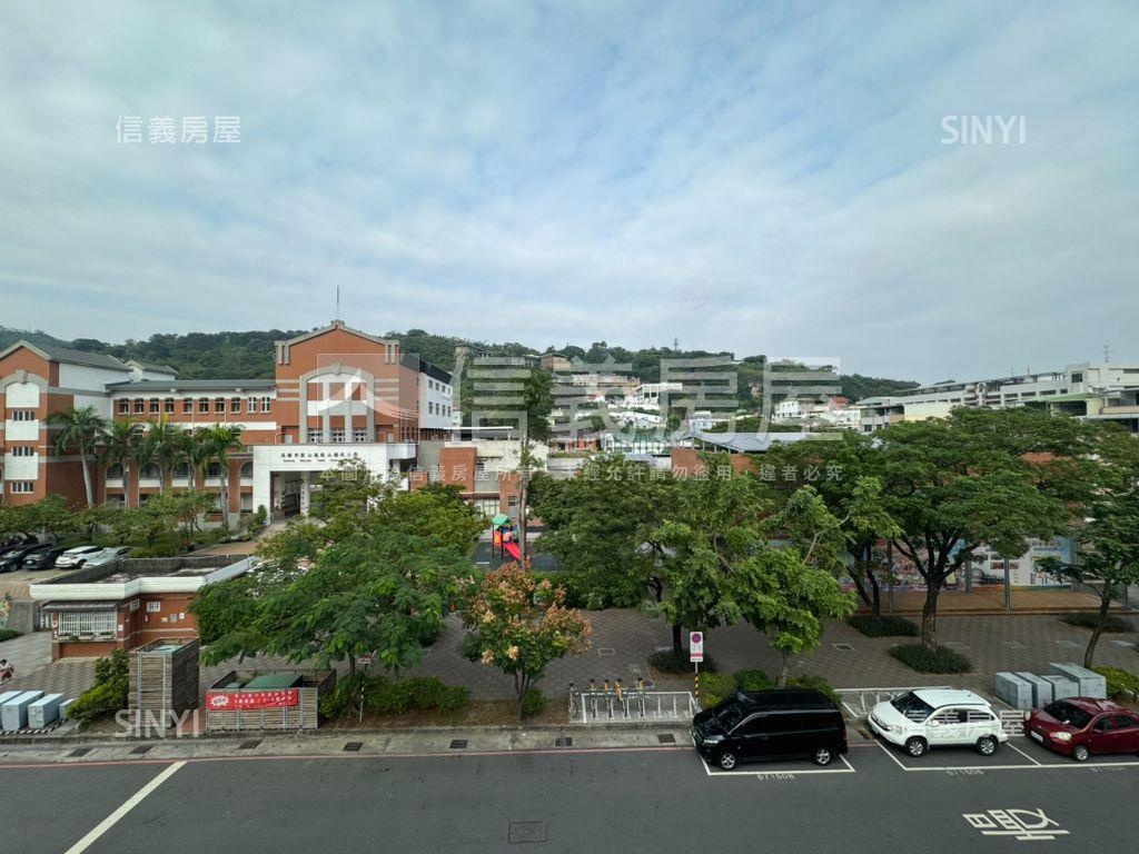 近哈瑪星捷運站文青透店房屋室內格局與周邊環境