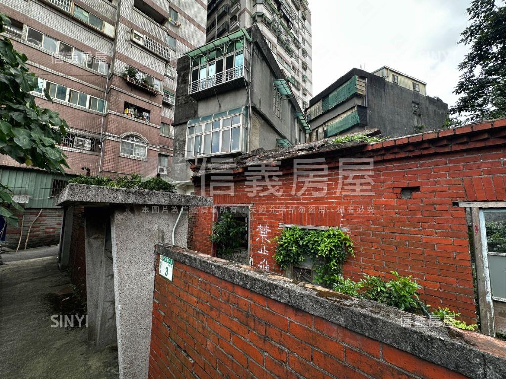 桃園市議會旁美地房屋室內格局與周邊環境