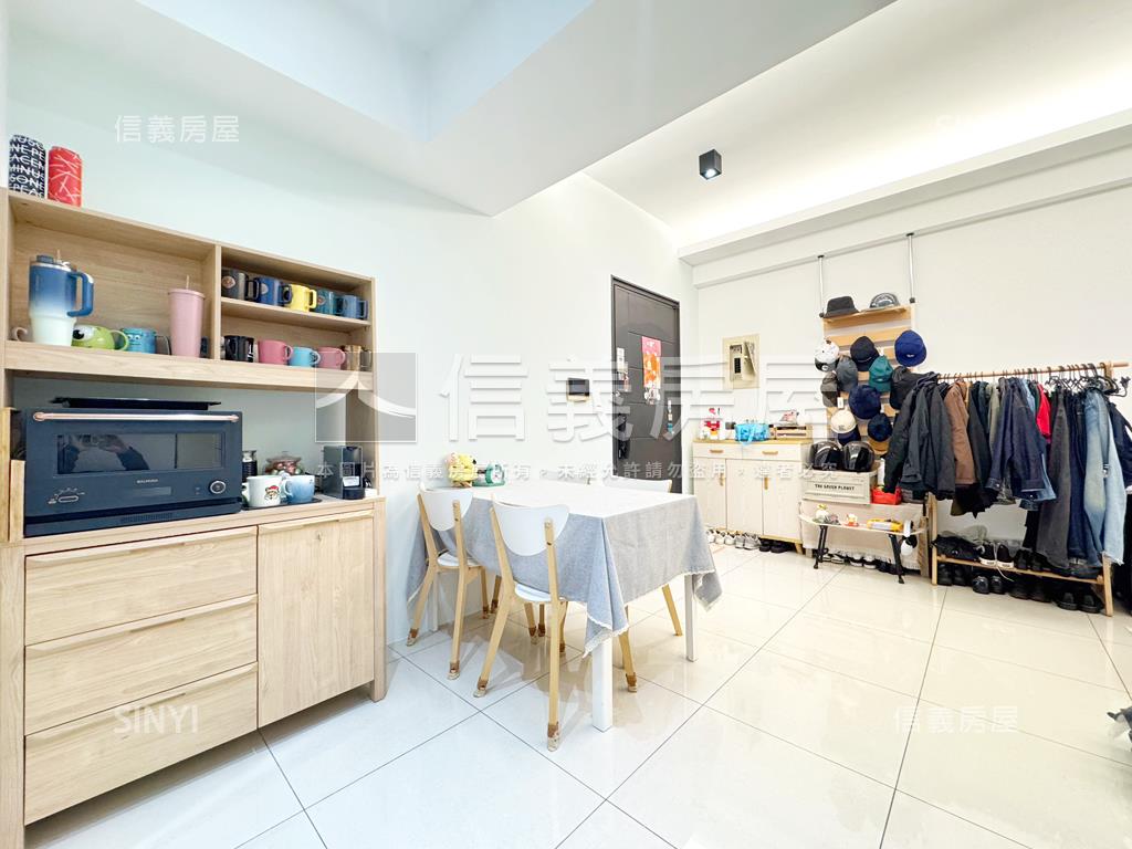 專任慕嵐邊間二房車位房屋室內格局與周邊環境