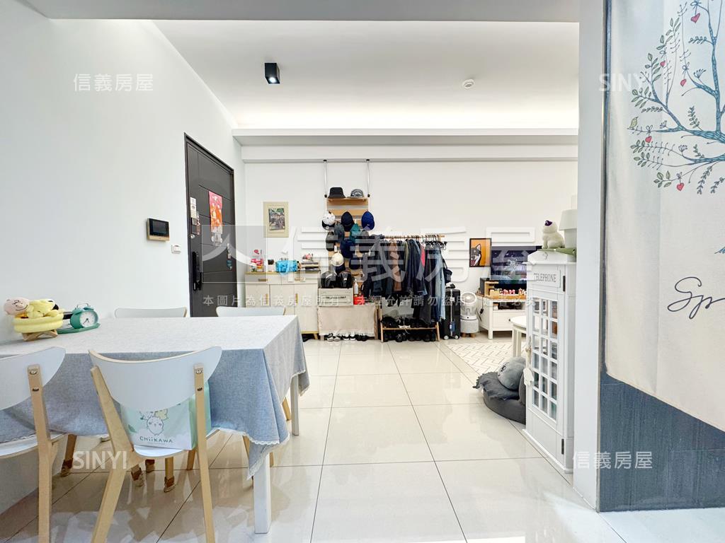 專任慕嵐邊間二房車位房屋室內格局與周邊環境