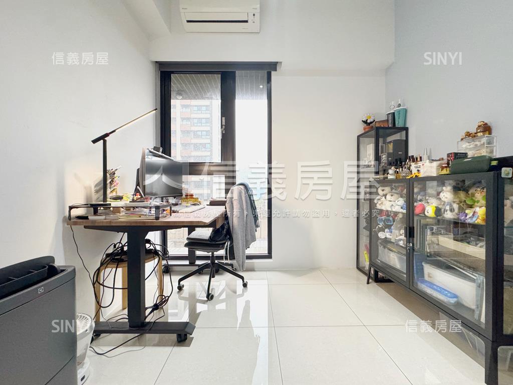 專任慕嵐邊間二房車位房屋室內格局與周邊環境