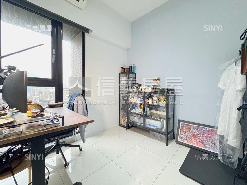 專任慕嵐邊間二房車位房屋室內格局與周邊環境