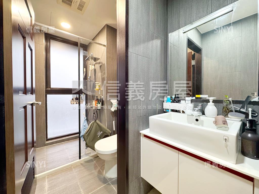 專任慕嵐邊間二房車位房屋室內格局與周邊環境