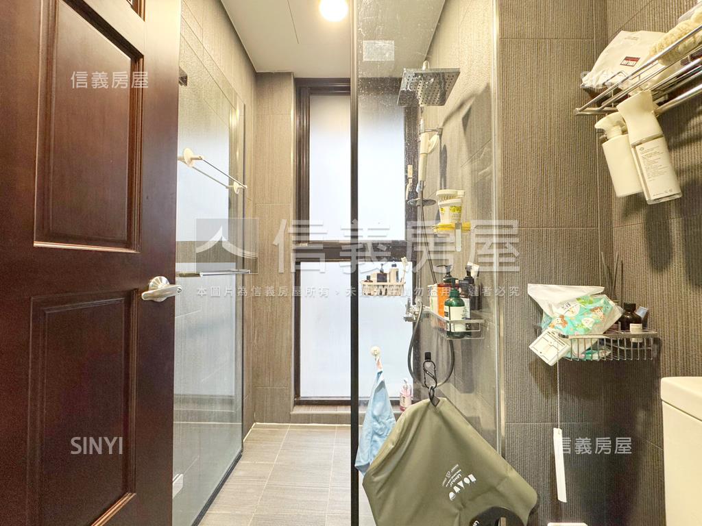 專任慕嵐邊間二房車位房屋室內格局與周邊環境