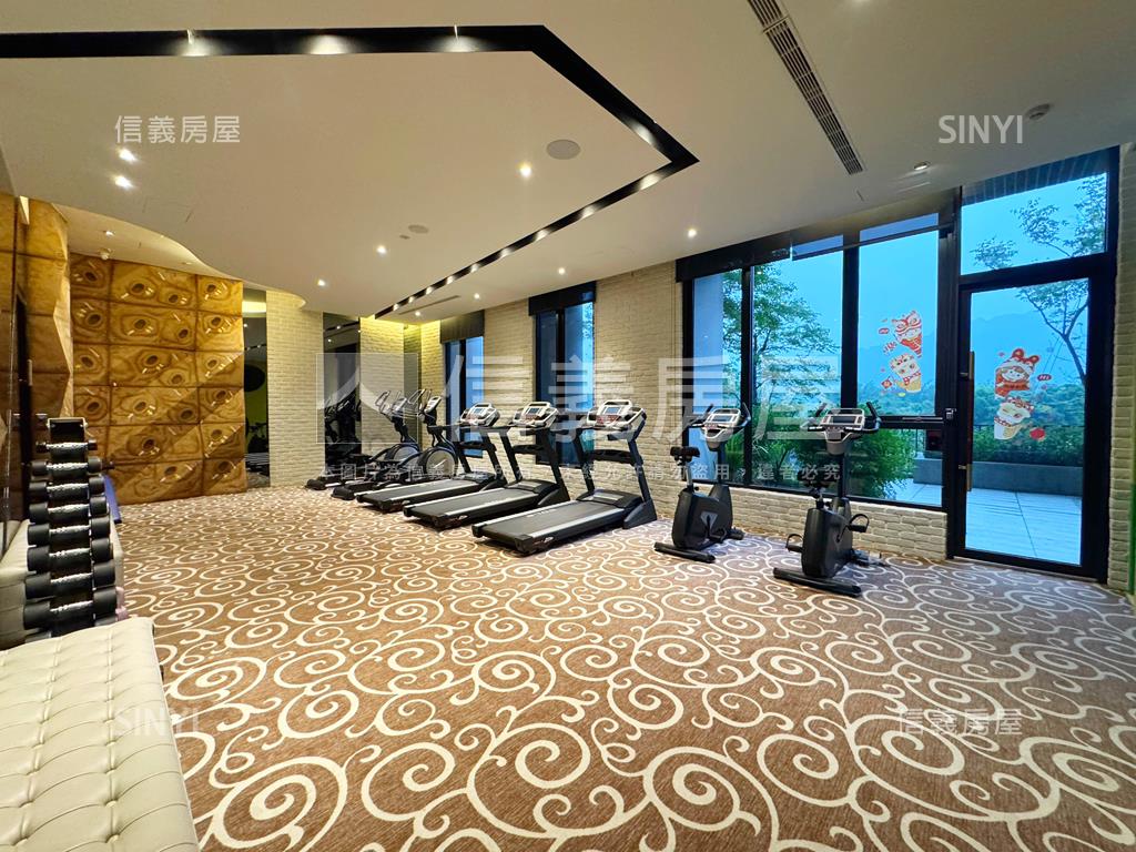 專任慕嵐邊間二房車位房屋室內格局與周邊環境