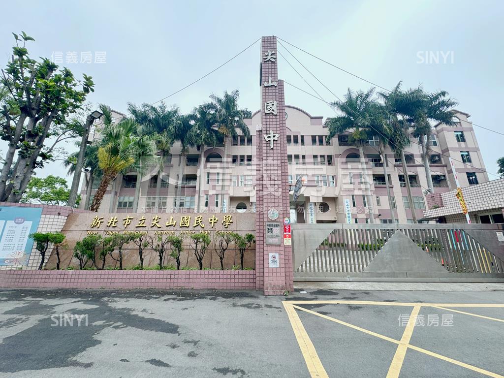 專任慕嵐邊間二房車位房屋室內格局與周邊環境