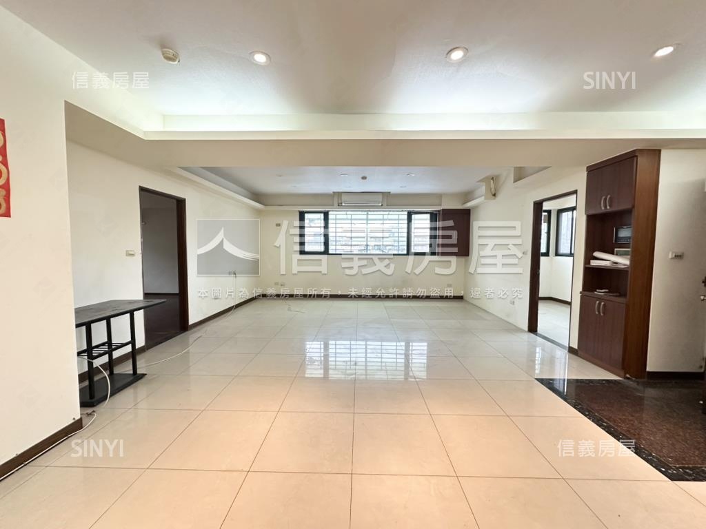 近Ｙ２２大空間４房車位房屋室內格局與周邊環境