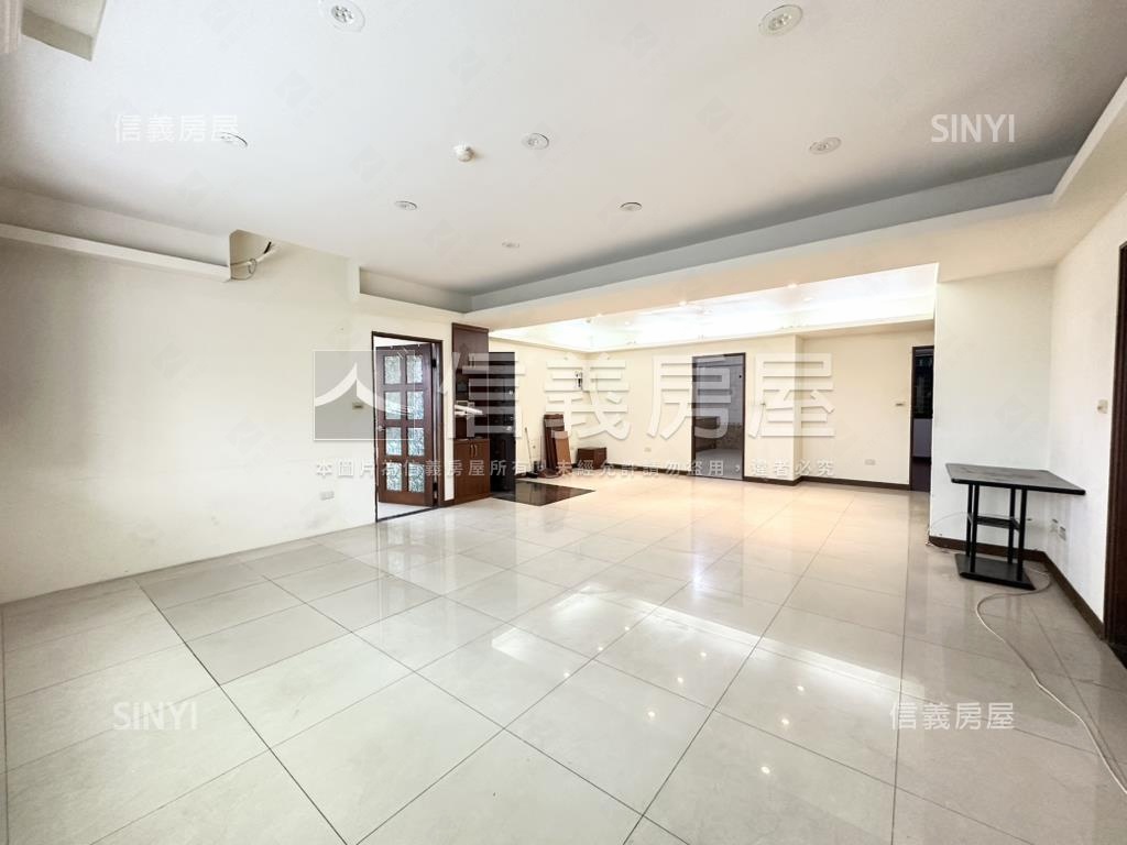 近Ｙ２２大空間４房車位房屋室內格局與周邊環境