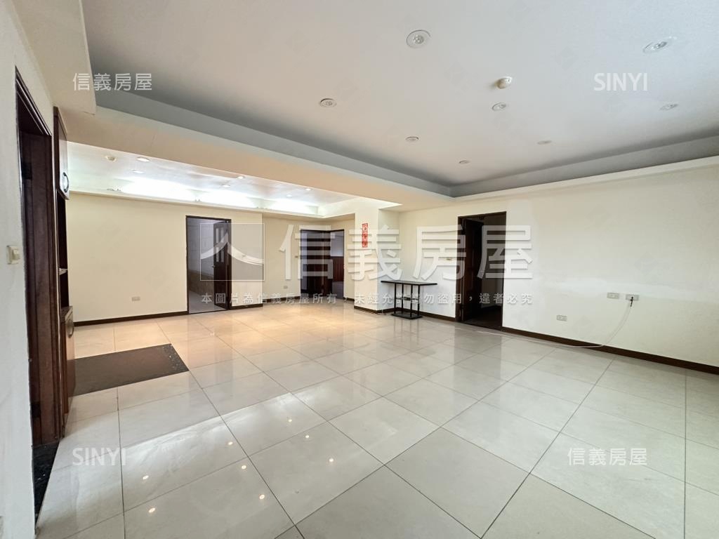 近Ｙ２２大空間４房車位房屋室內格局與周邊環境