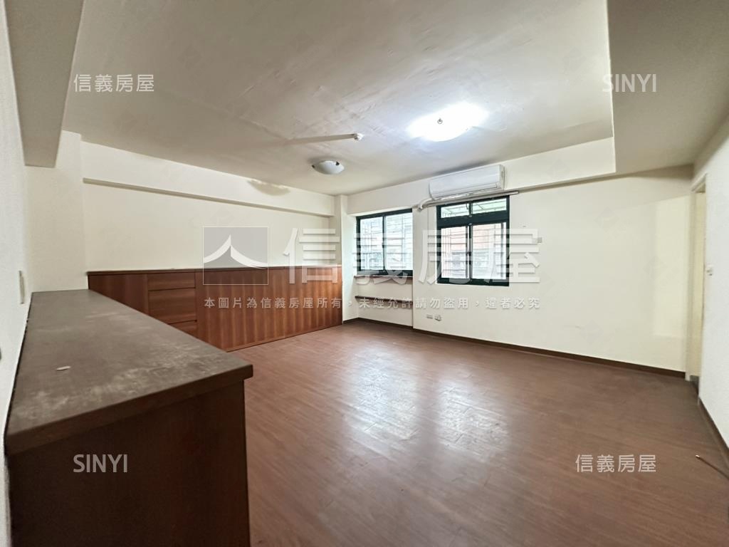 近Ｙ２２大空間４房車位房屋室內格局與周邊環境