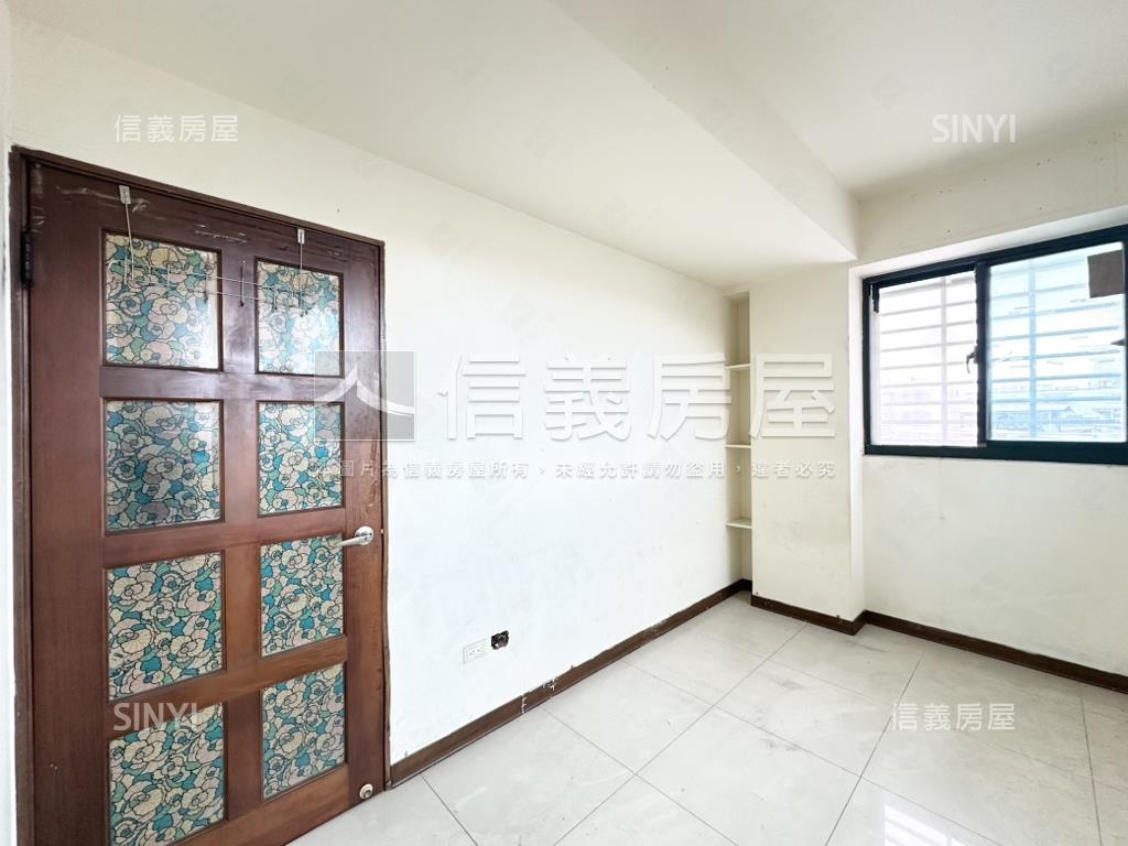 近Ｙ２２大空間４房車位房屋室內格局與周邊環境